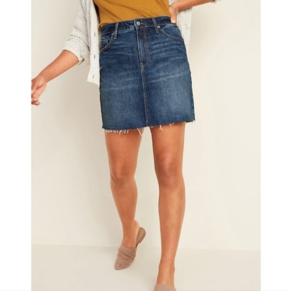 OLD NAVY High-Waisted Frayed-Hem Blue Denim Jean Skirt Women's Size 2 Dark Wash